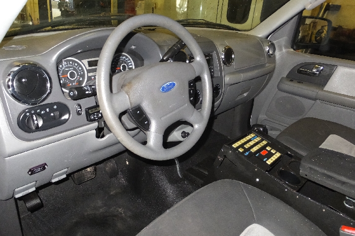 2006-ford-expedition-center-steering-wheel