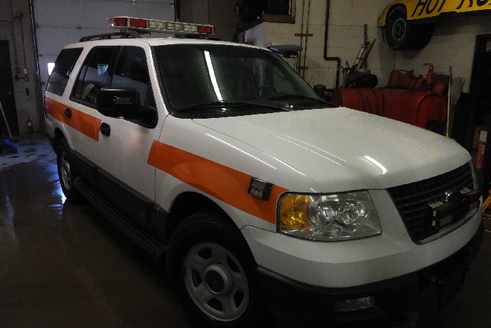 2006-ford-expedition-front-left