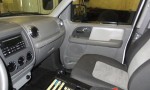 2006-ford-expedition-front-seat